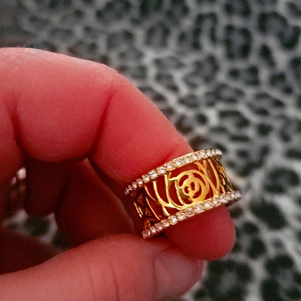 Gorgeous Gold unique ring